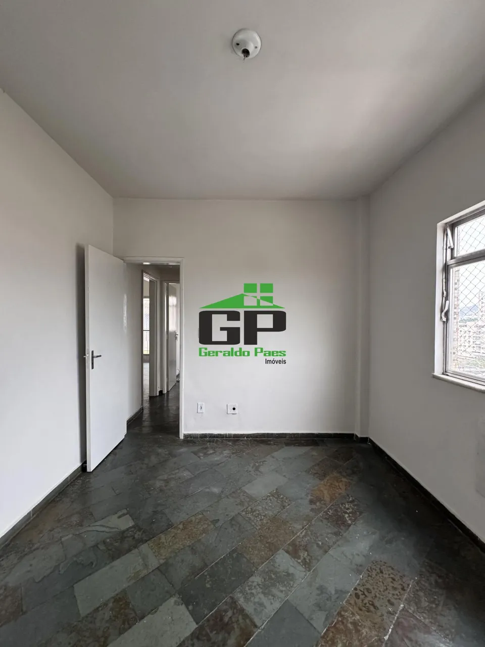 2-bedroom apartment with balcony and laundry area — photo 14