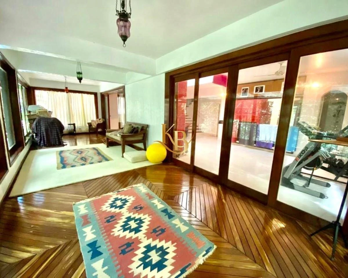 Furnished 350 m² house with 4 bedrooms and a balcony — photo 11