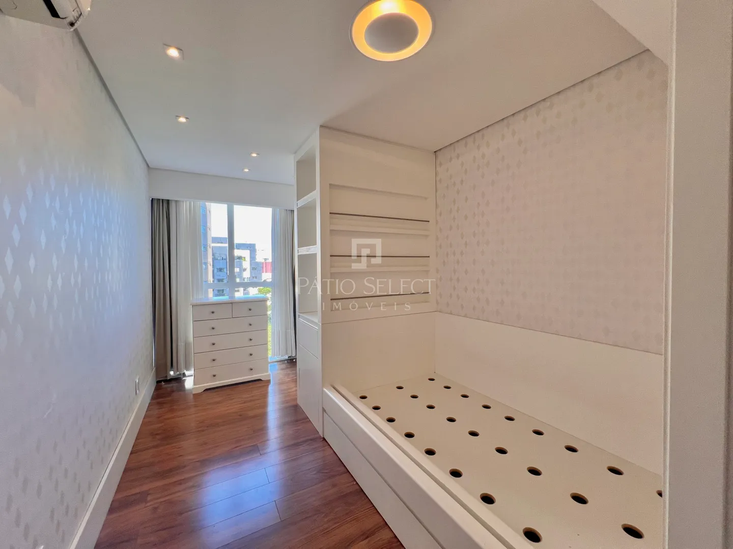 Гардеробная и 3 спальни: квартира 180 м² — photo 47