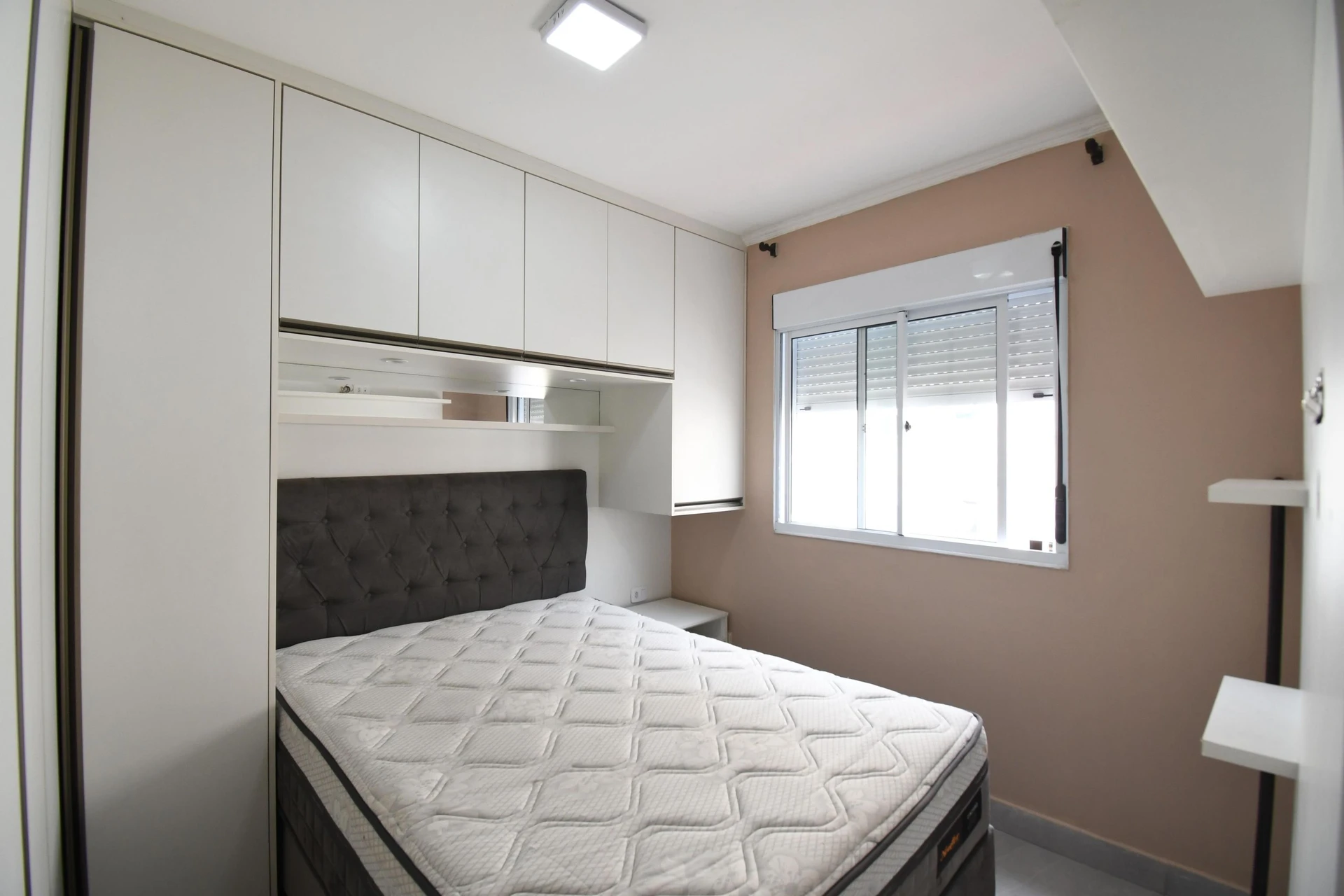 2-bedroom apartment in a building with a gym — photo 3