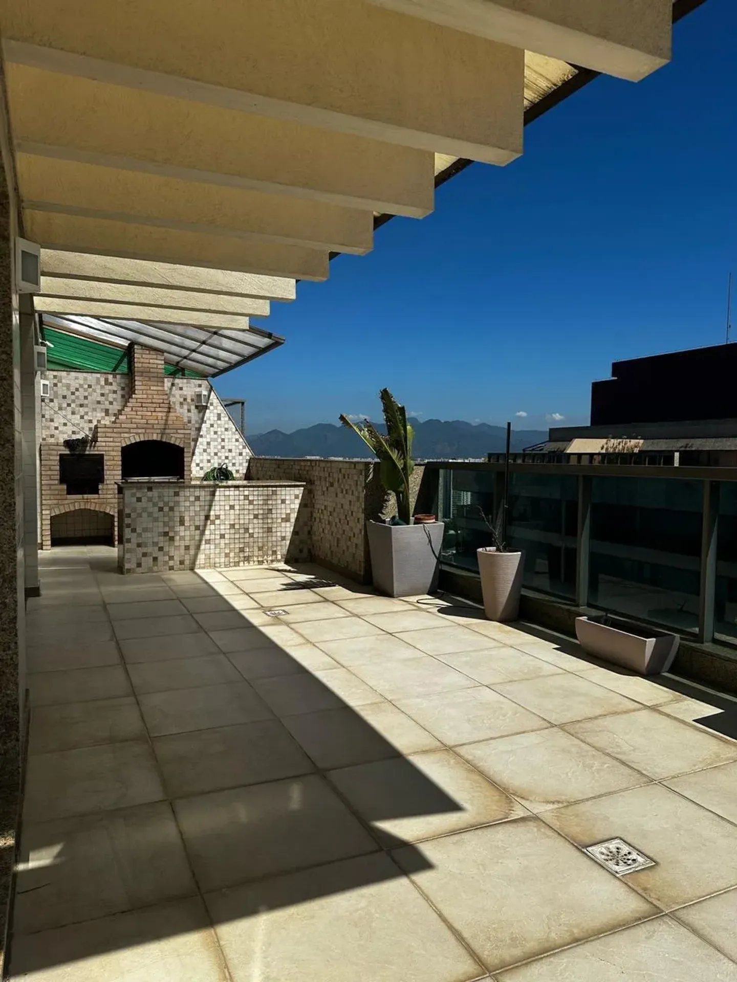 Furnished 350 m² apartment with 3 bedrooms and 6 baths — photo 10