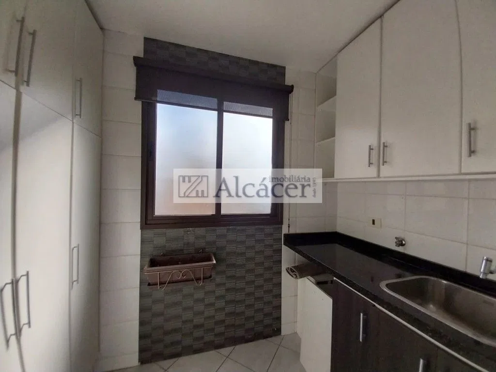 3-bedroom apartment in a building with a gym — photo 12