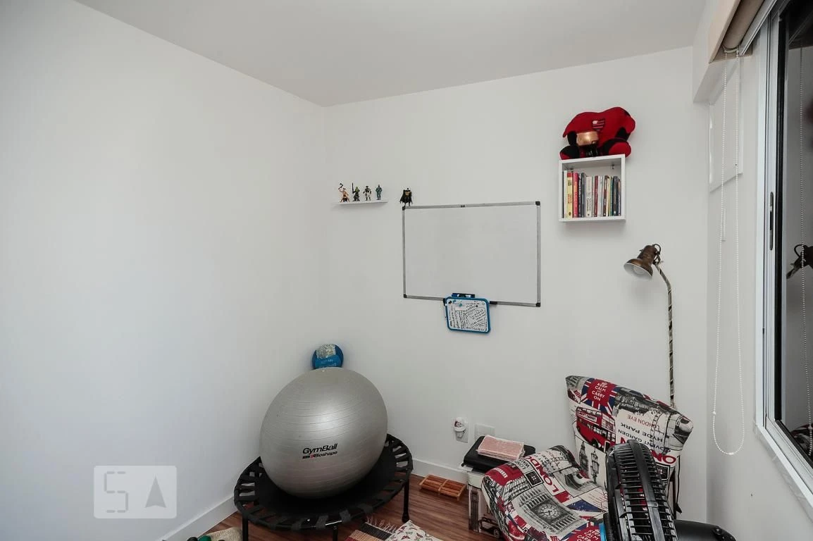 Furnished 2-bedroom apartment with balcony — photo 33