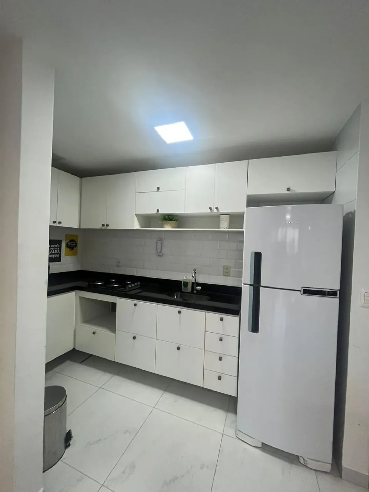 Furnished 1-bedroom apartment with private bathroom — photo 2
