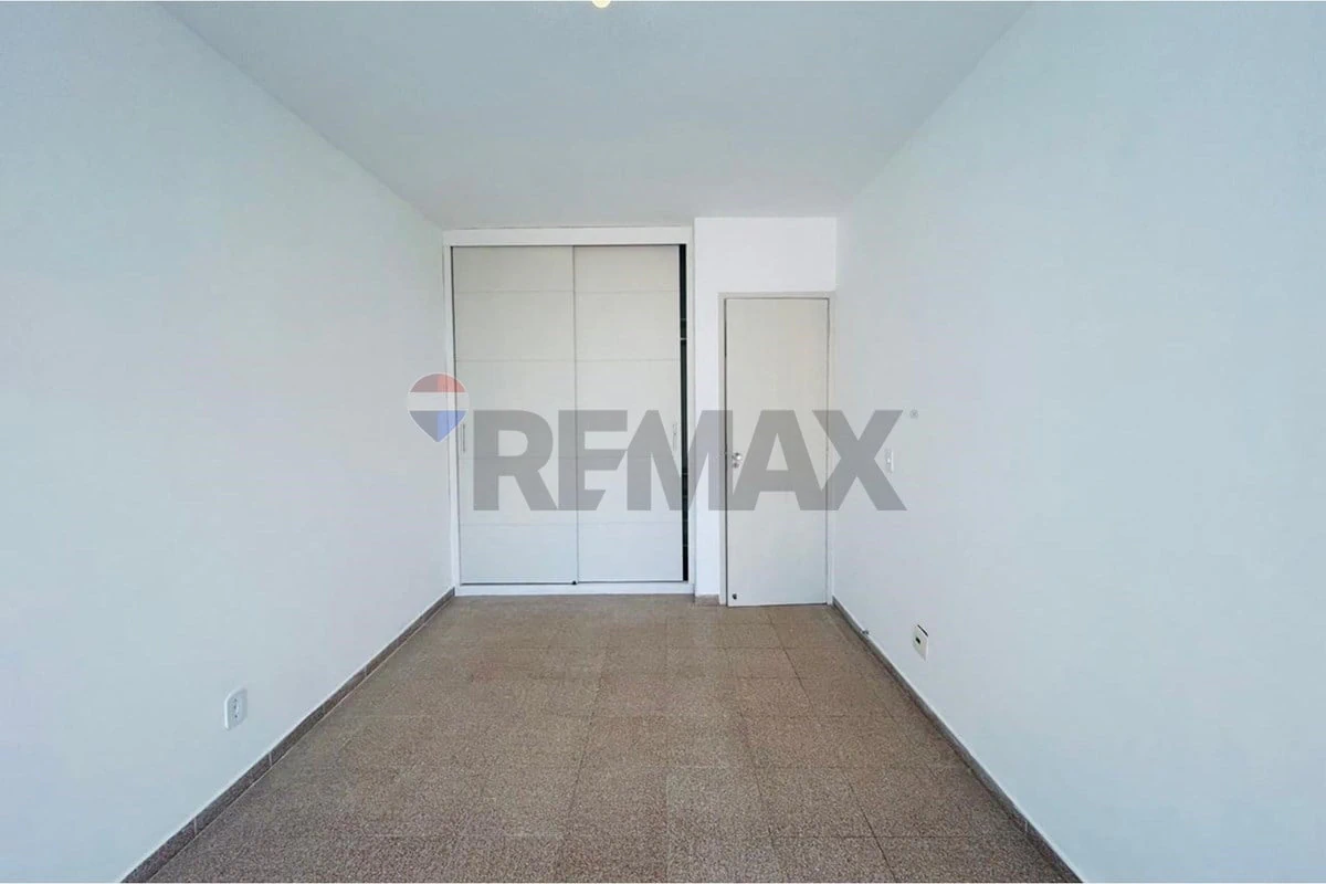 One-bedroom apartment in a building with a sauna — photo 13