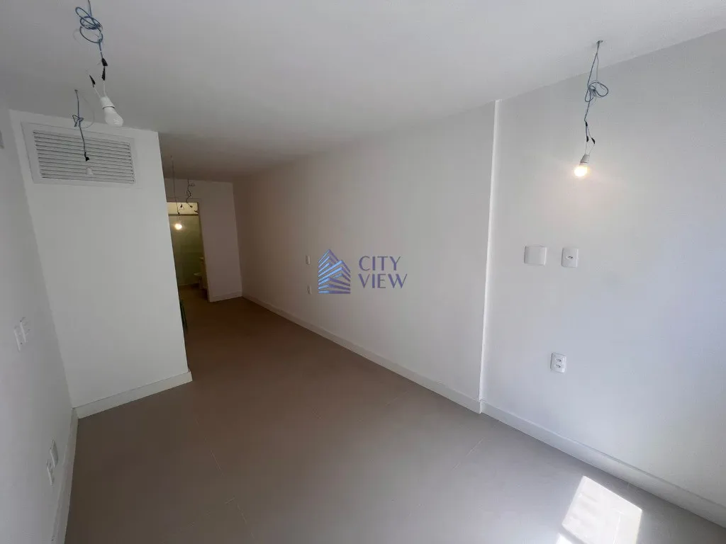 4-bedroom apartment with 5 bathrooms and a balcony — photo 15
