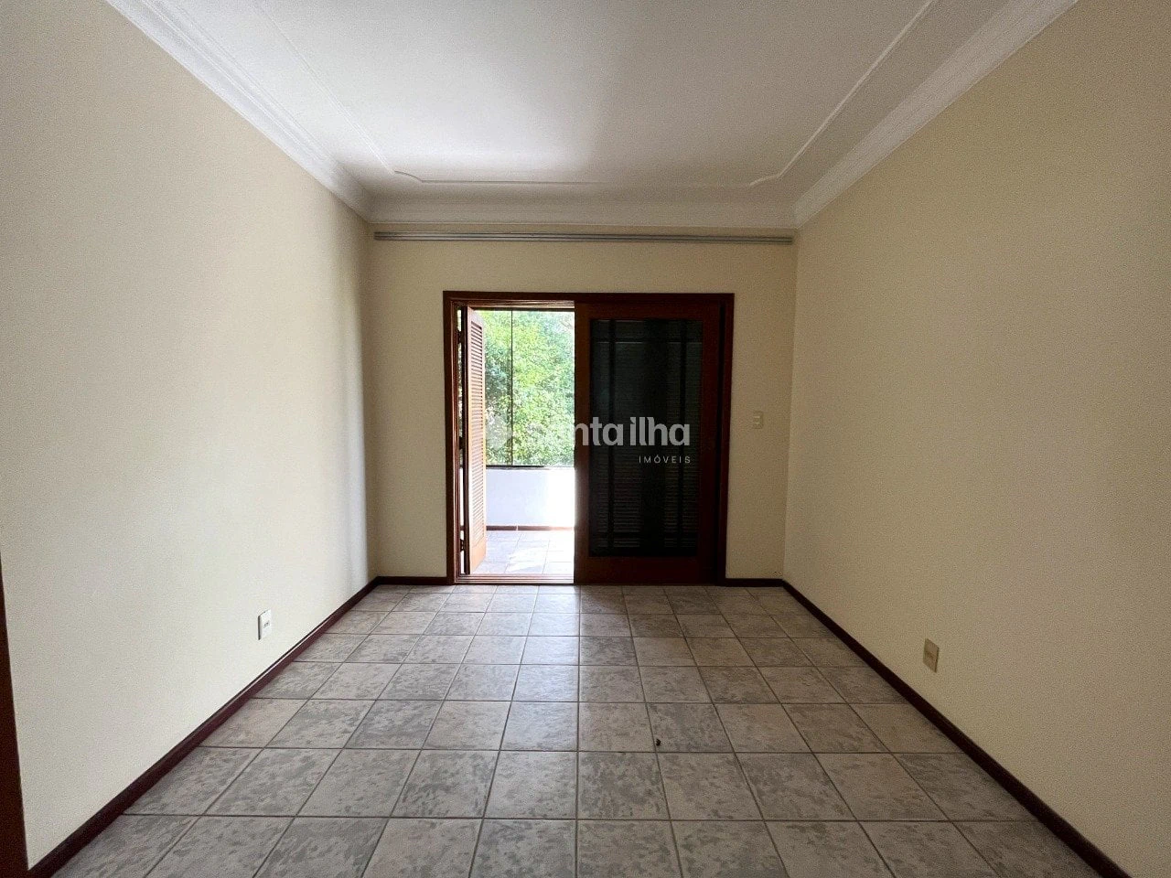 200 m² house with a private BBQ and a grill on the balcony — photo 29