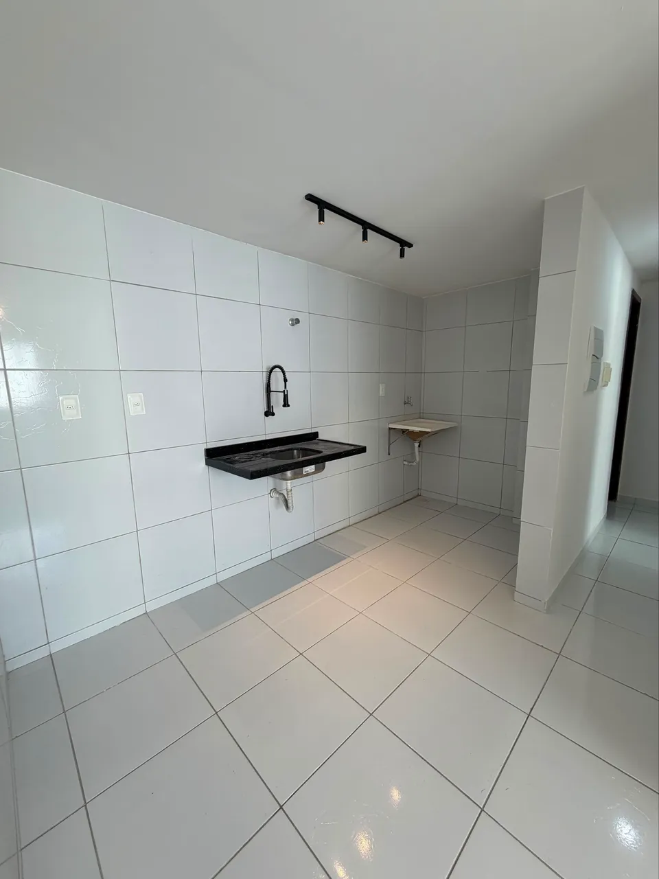 Unfurnished 2-bedroom apartment with 2 bathrooms — photo 2