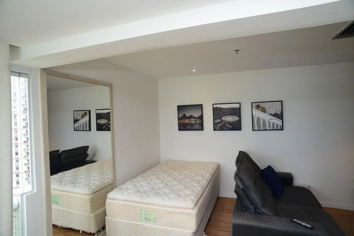Furnished 1-bedroom apartment with enclosed balcony — photo 18