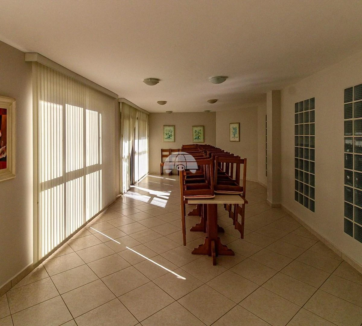3-bedroom apartment with wood or laminate floors — photo 18