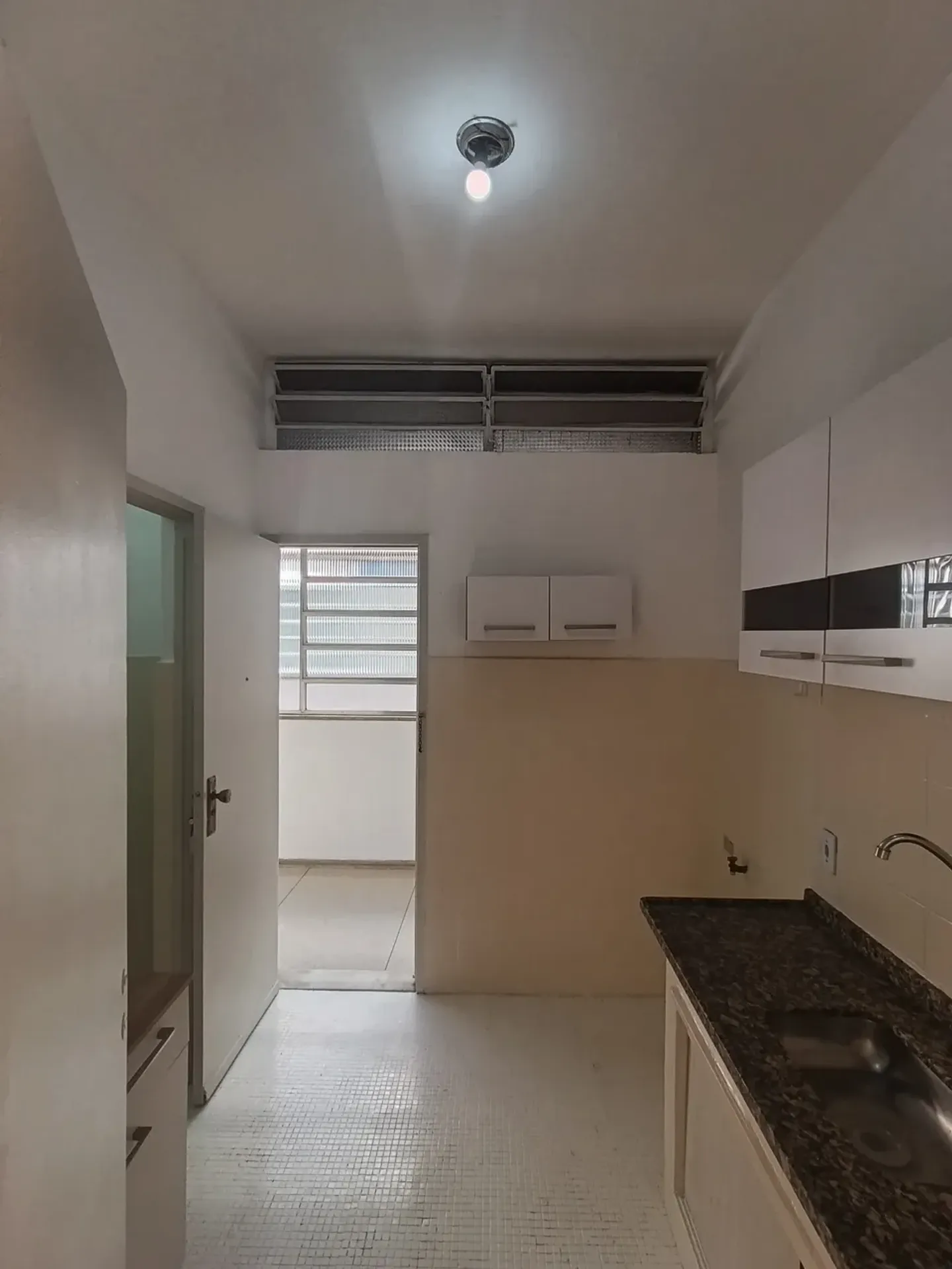 11th-floor apartment with 2 bedrooms and 2 bathrooms — photo 2