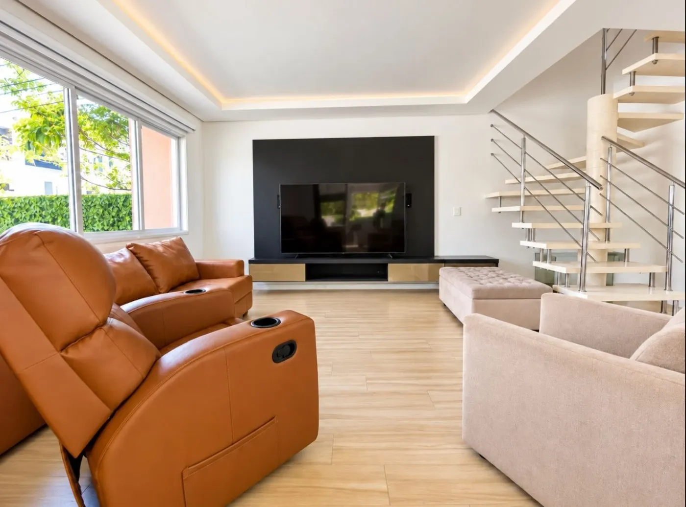 Floor-to-ceiling windows in a 3-bedroom house, 140 m² — photo 3
