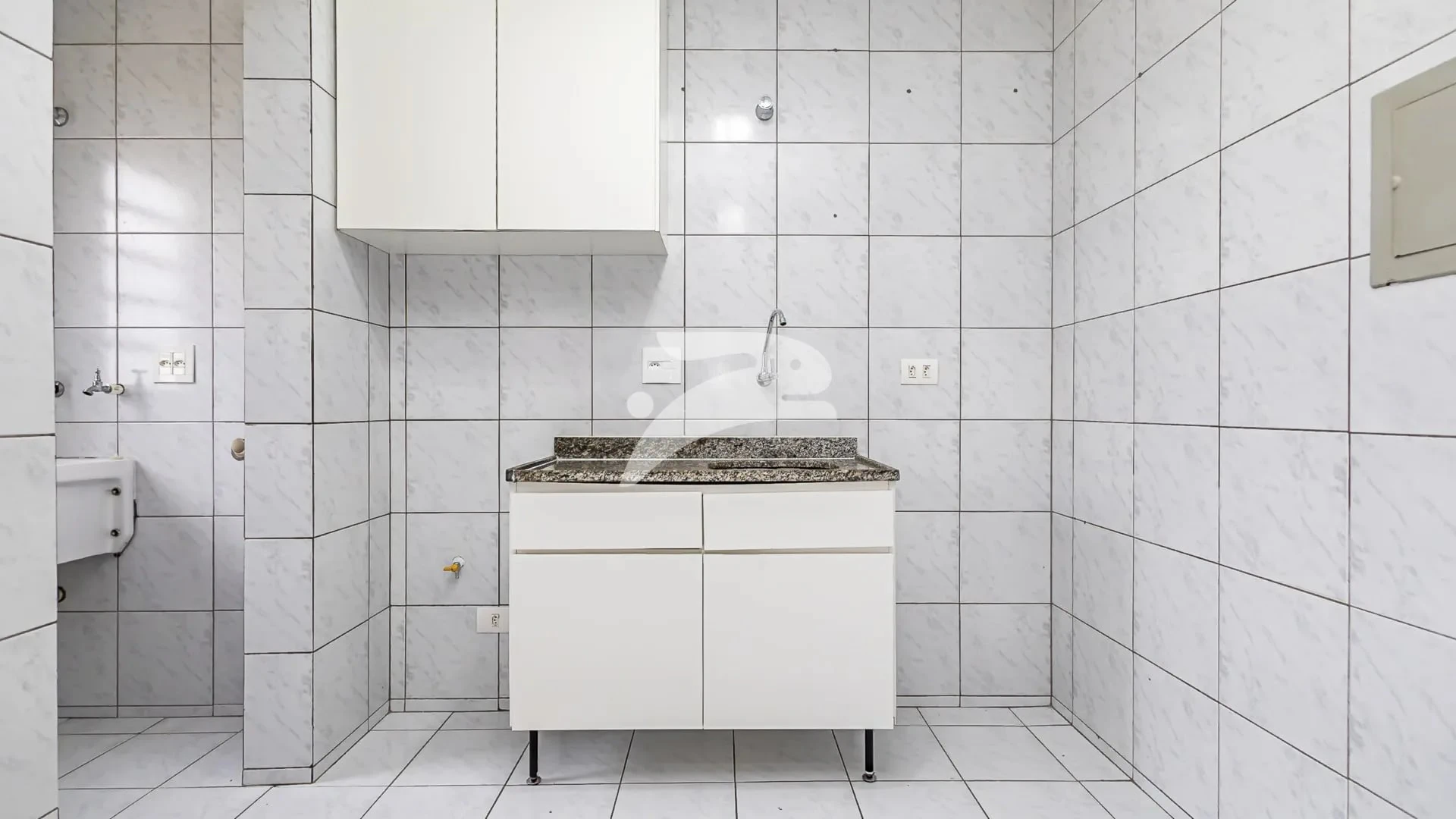 Балкон с грилем и 3 спальни: квартира 56 м² — photo 3