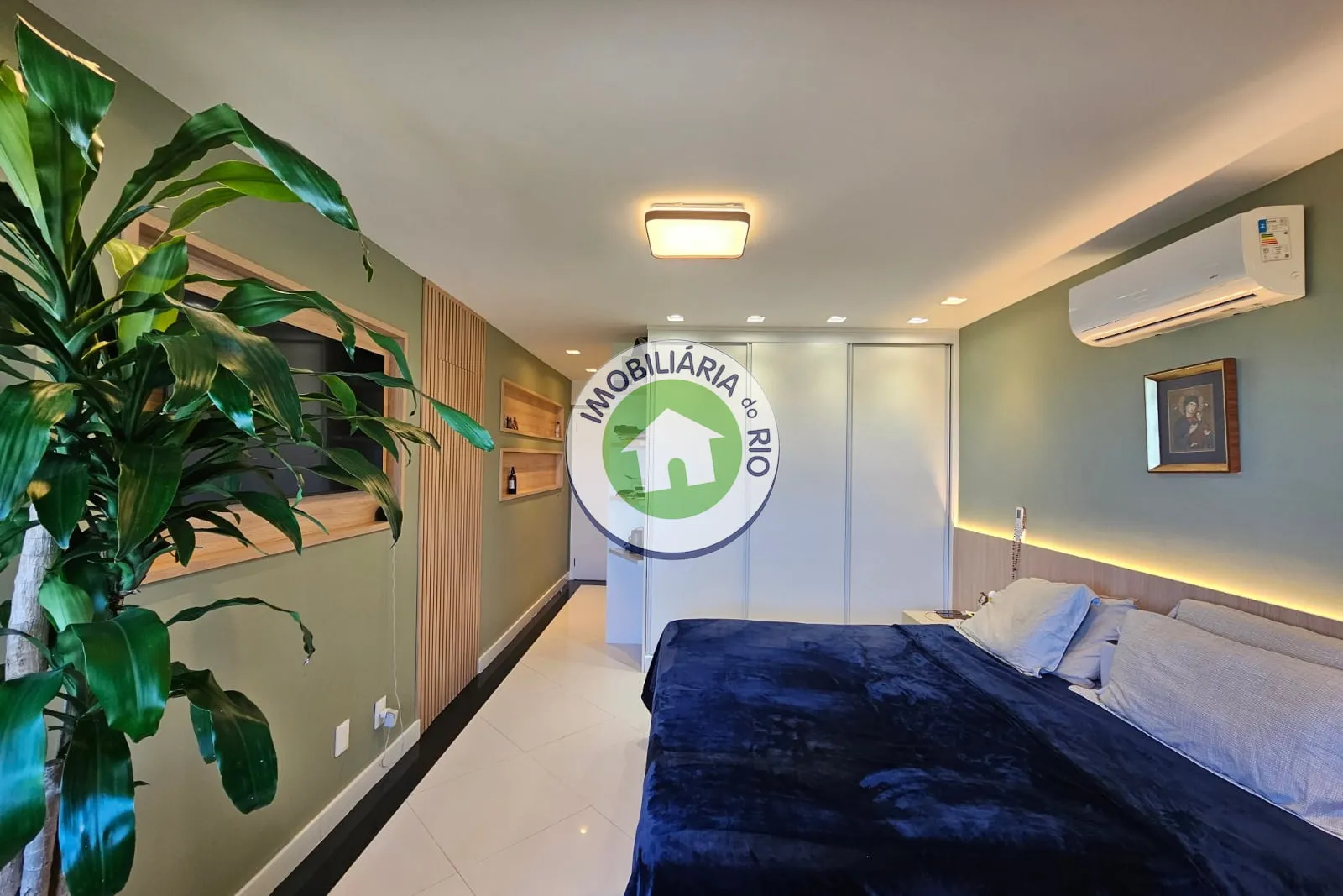 Unfurnished apartment with 4 bedrooms and glass balcony — photo 44