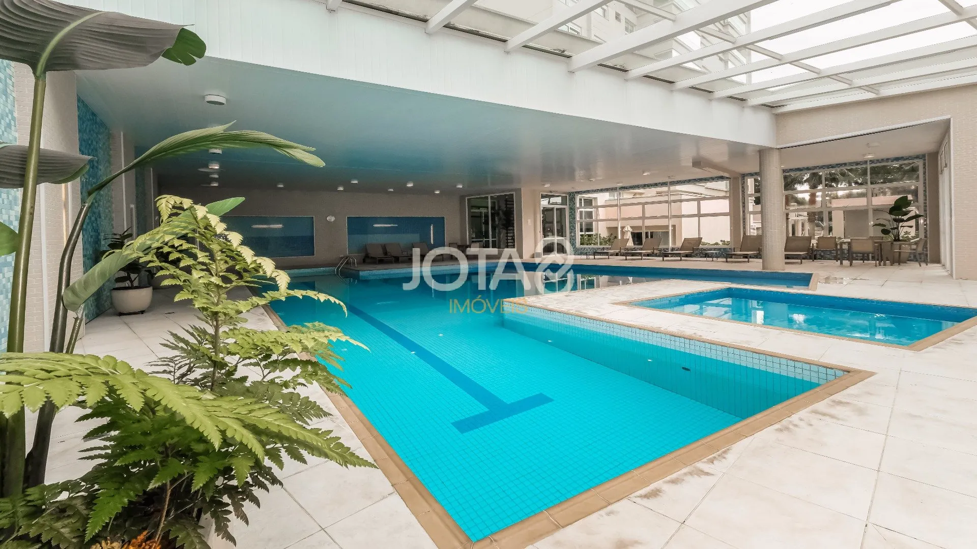 Furnished apartment, 267 m², with floor-to-ceiling windows — photo 21