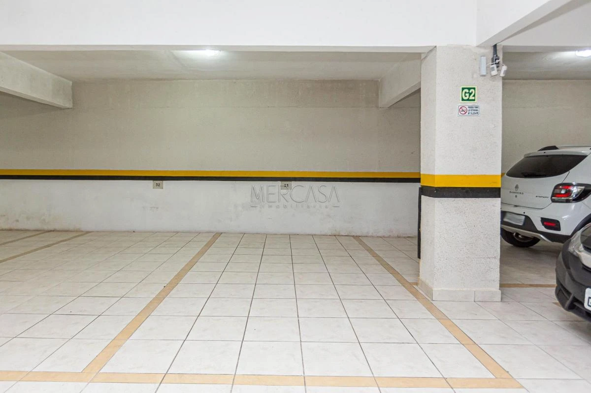 One-bedroom apartment in a building with a pool — photo 28