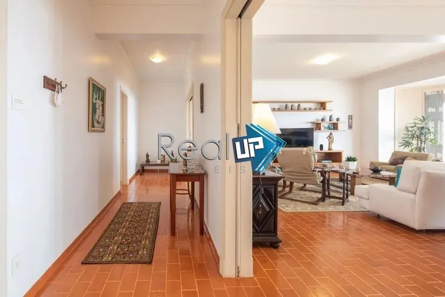 Penthouse with a glassed-in balcony and 4 bedrooms — photo 18
