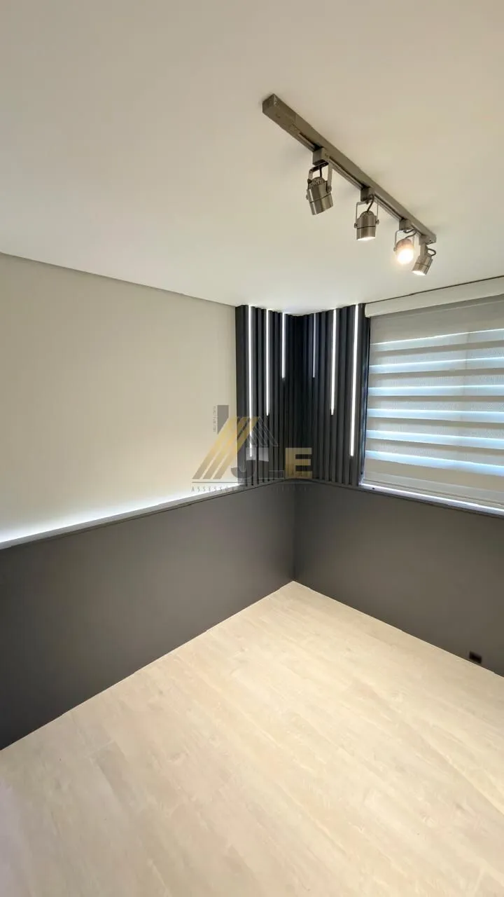 2-bedroom apartment with a glass-enclosed balcony — photo 8