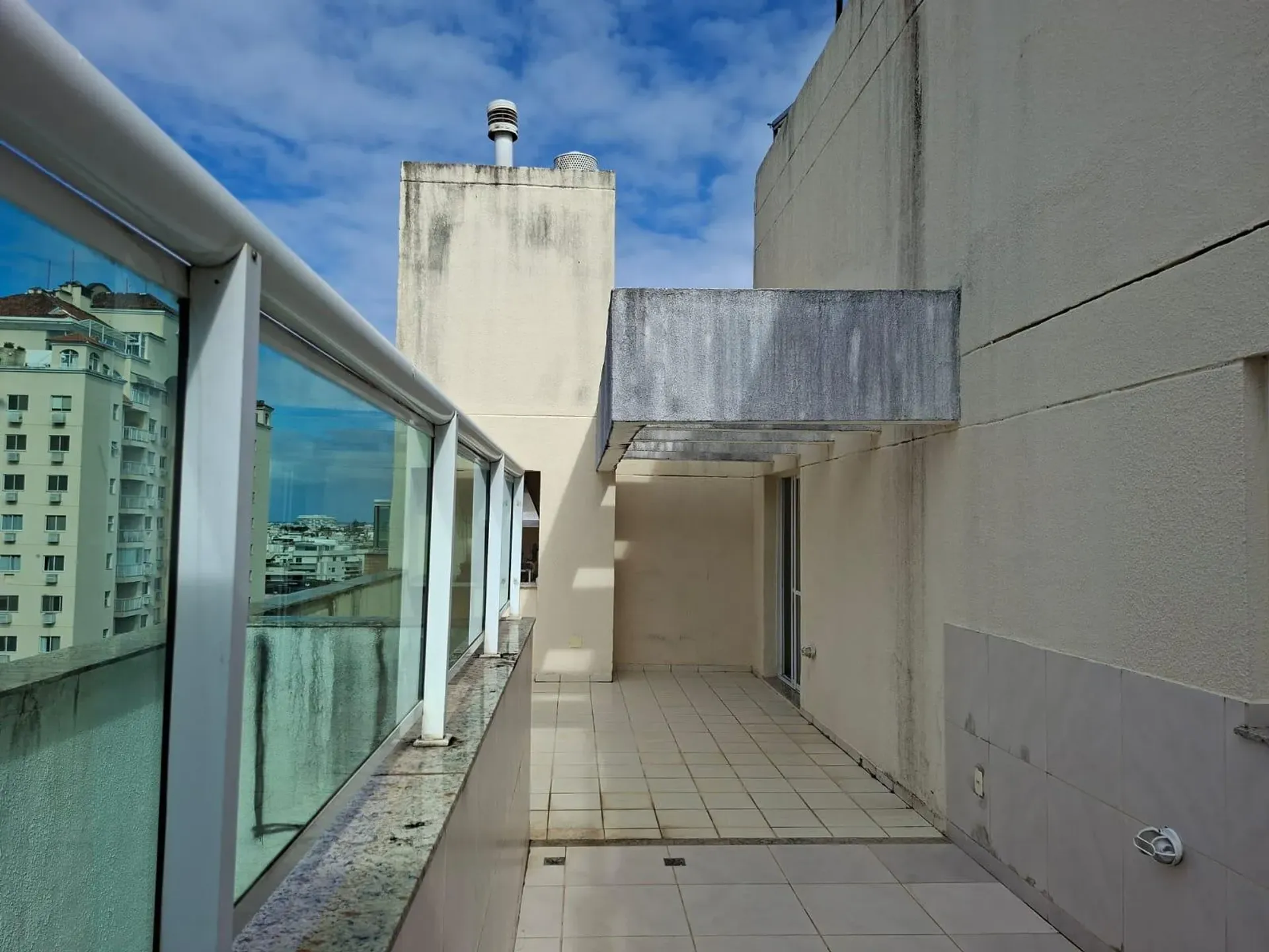 Apartamento sem mobília com 3 quartos e varanda — photo 28