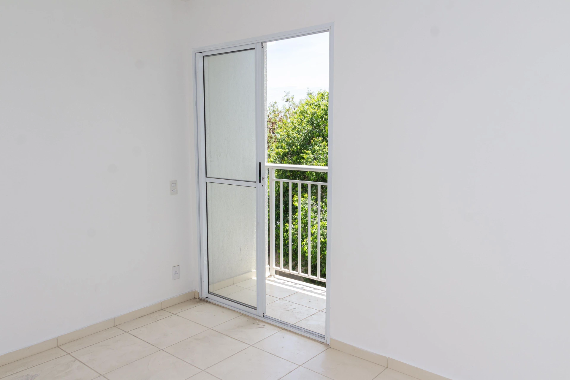 Rental apartment with 2 bedrooms and a balcony — photo 22