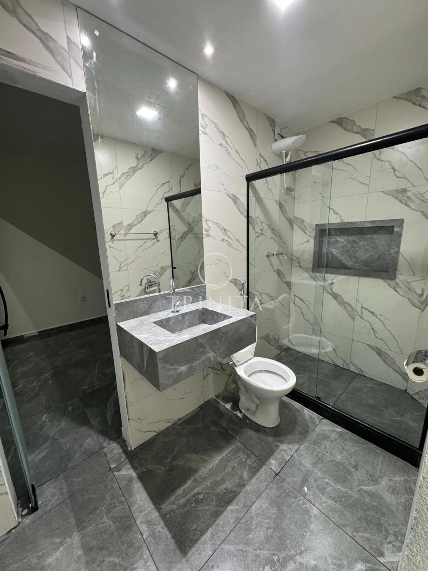 6-bedroom house, 3 with their own bathrooms, 350 m² — photo 48