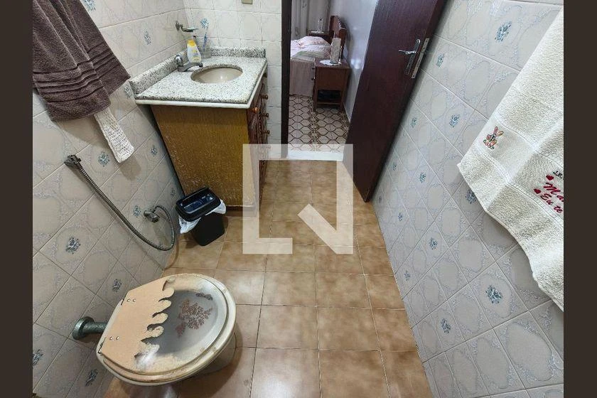 Furnished 240 m² house with 5 bedrooms and 5 bathrooms — photo 43