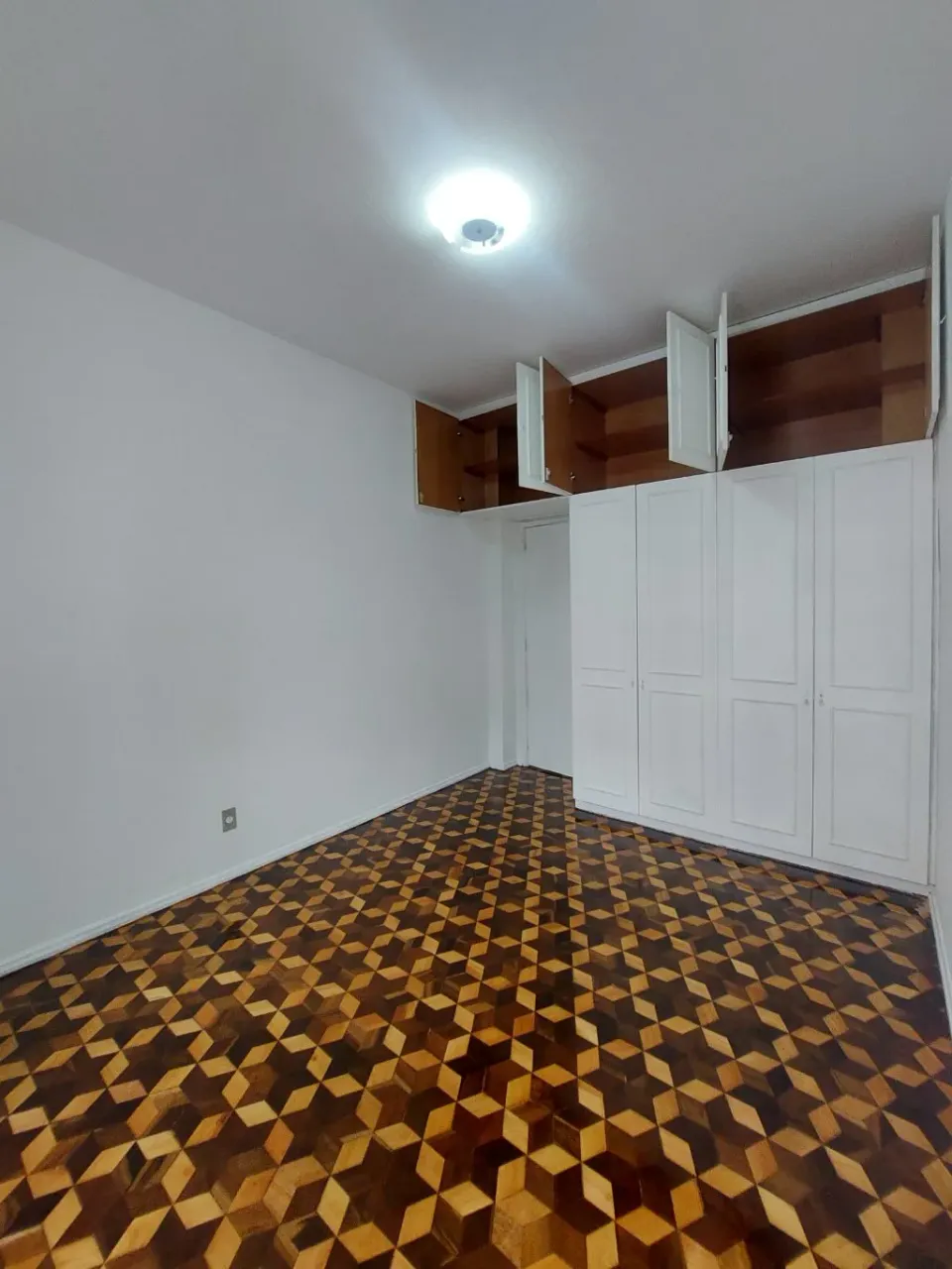 3-bedroom apartment with built-in wardrobes — photo 2