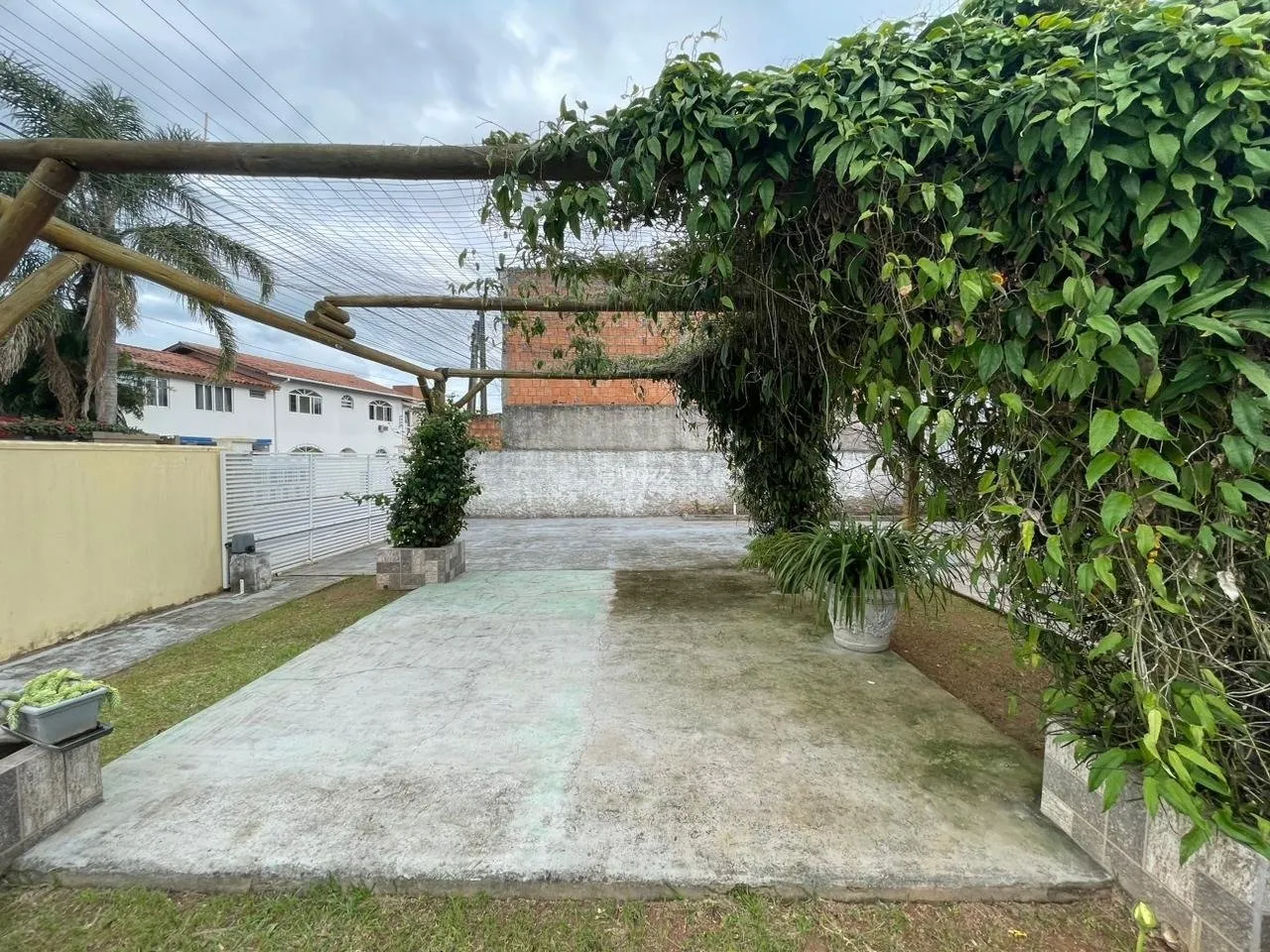 House with 5 bedrooms, 3 bathrooms and a private garden — photo 20