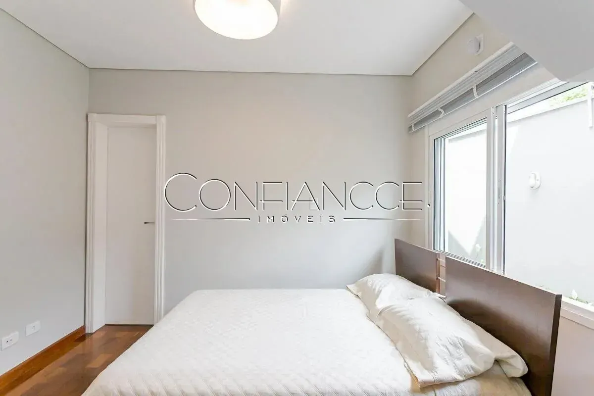 House with 4 en-suite bedrooms and 6 parking spaces — photo 14