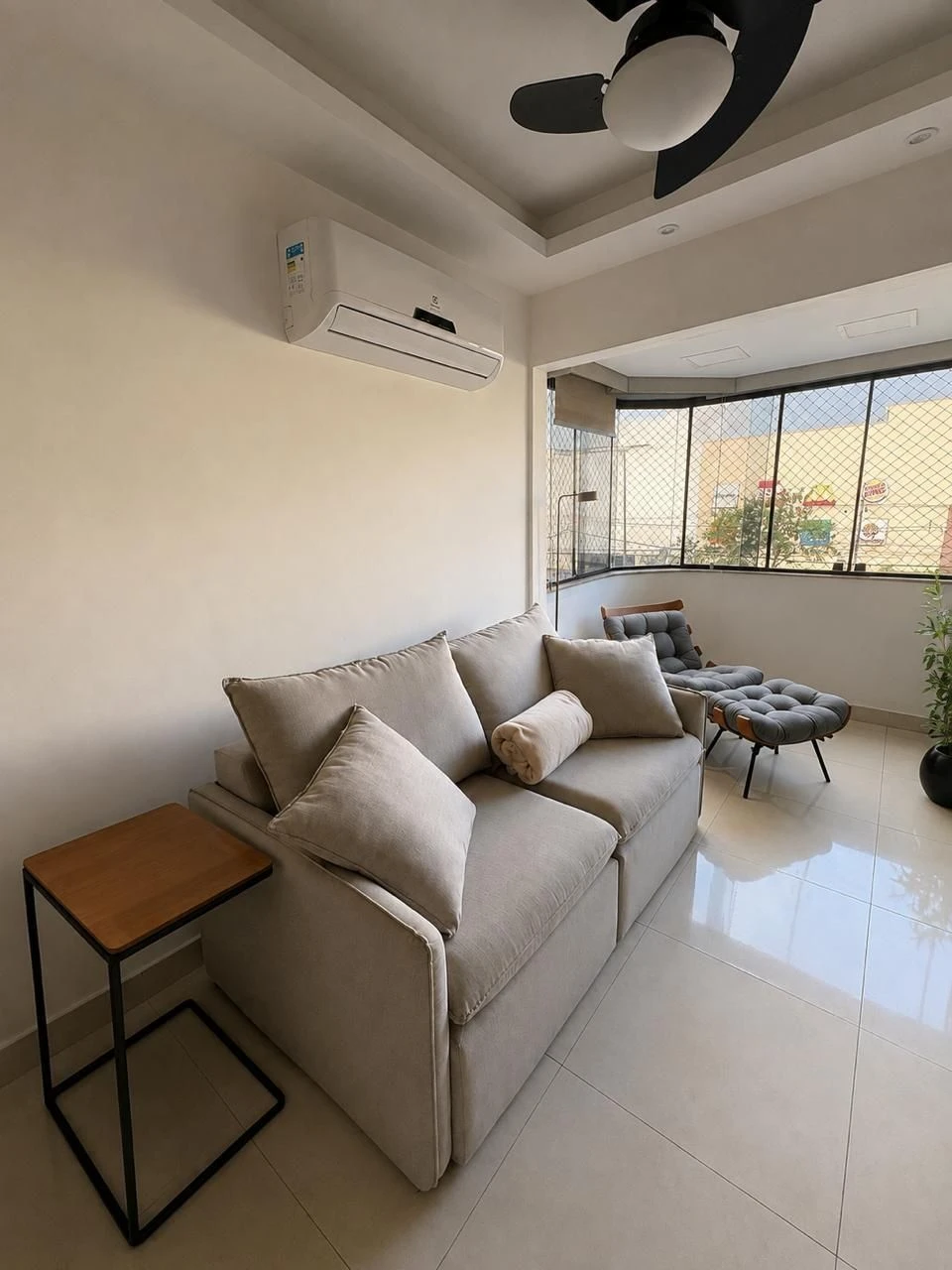 2-bedroom apartment in a building with a pool — photo 7