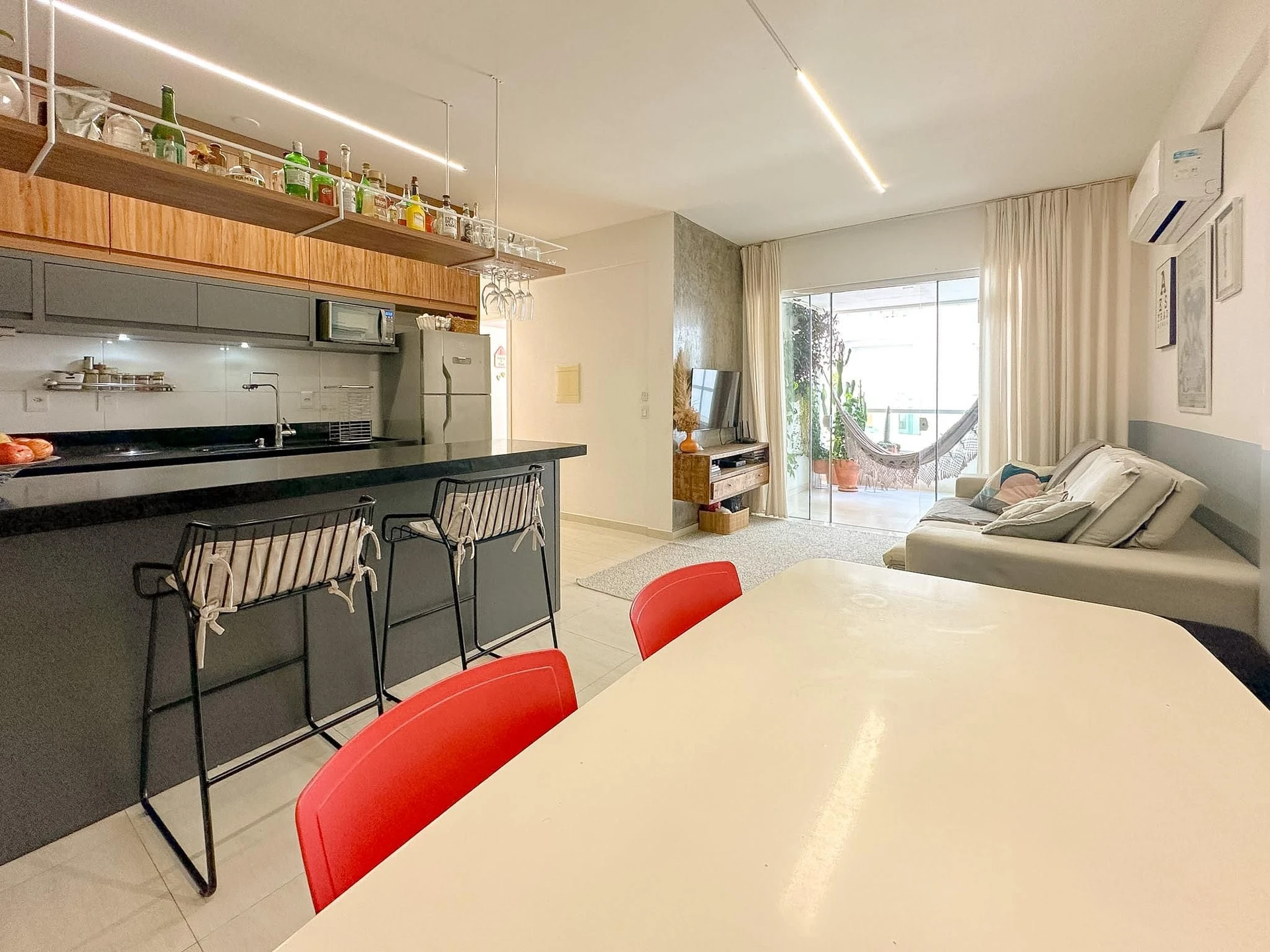 Furnished apartment, 92 m², with a grill on the balcony — photo 2