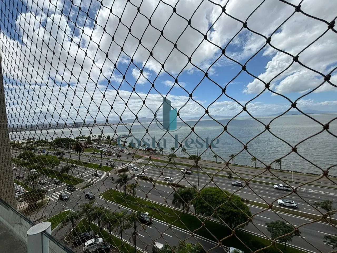 Apartamento de 4 dormitorios y 283 m² con vista al agua