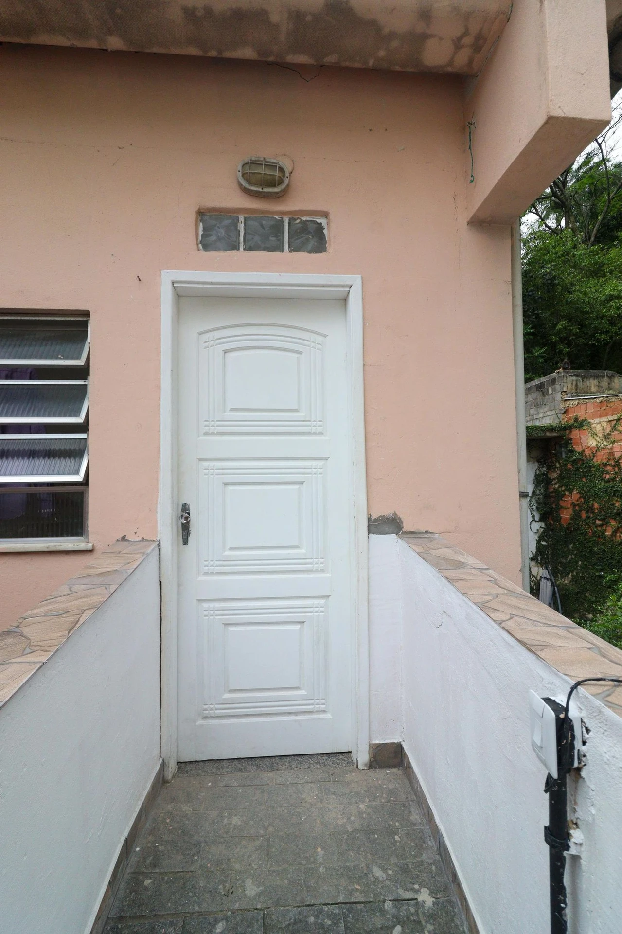 Furnished 4-bedroom apartment with balcony and desk area — photo 47