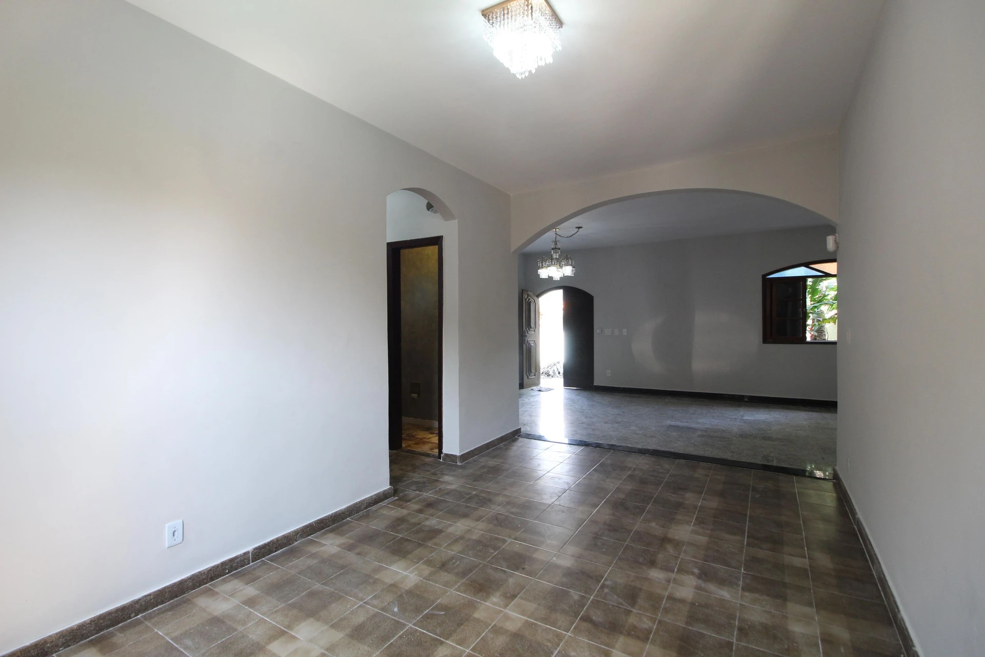 House, 450 m², with a grill on the balcony — photo 17
