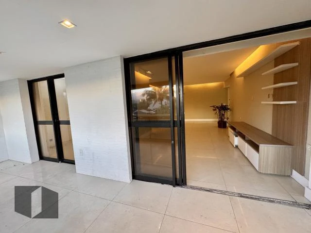 4-bedroom apartment in a building with a pool