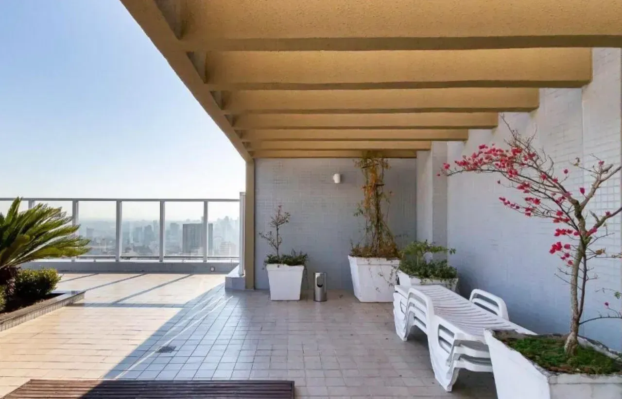 1-bedroom 1-bath apartment with a balcony — photo 17