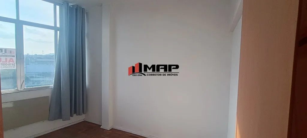 2-bedroom apartment with a compact kitchen and stove — photo 5