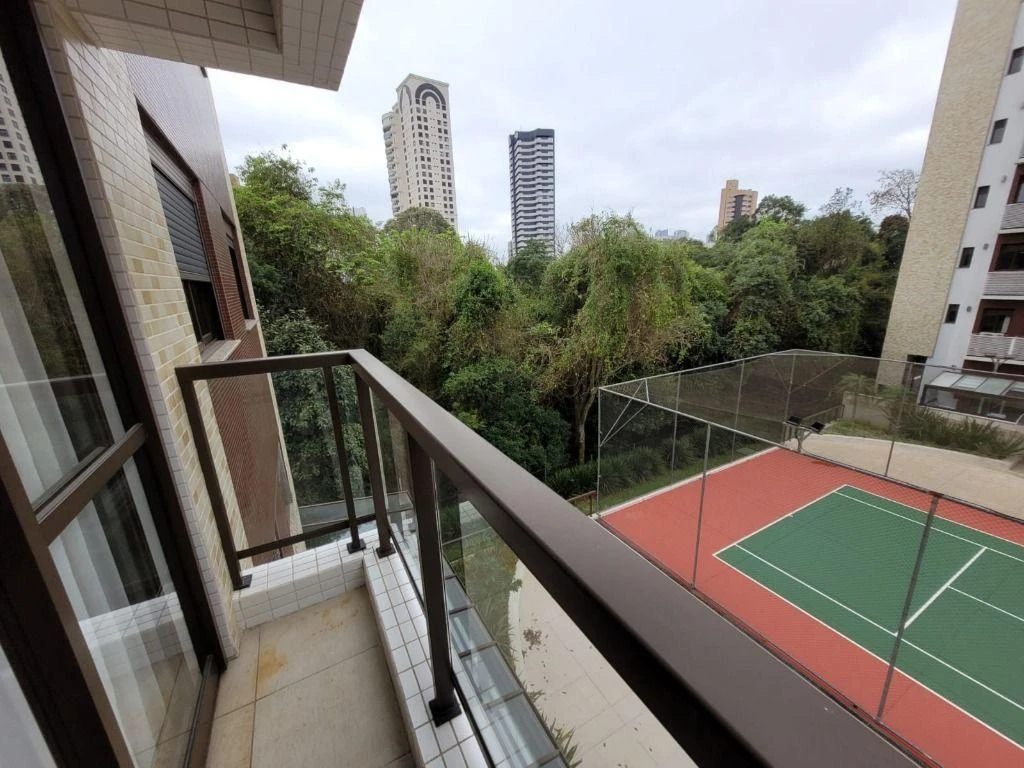 3-bedroom apartment with a park view — photo 28