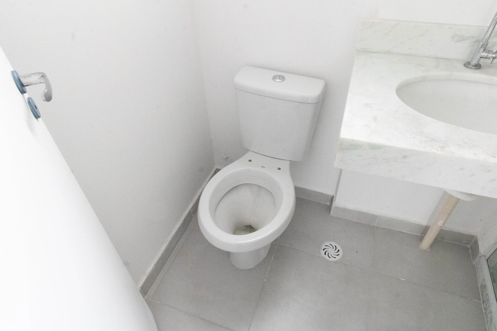 2-bedroom apartment in a building with a gym — photo 41