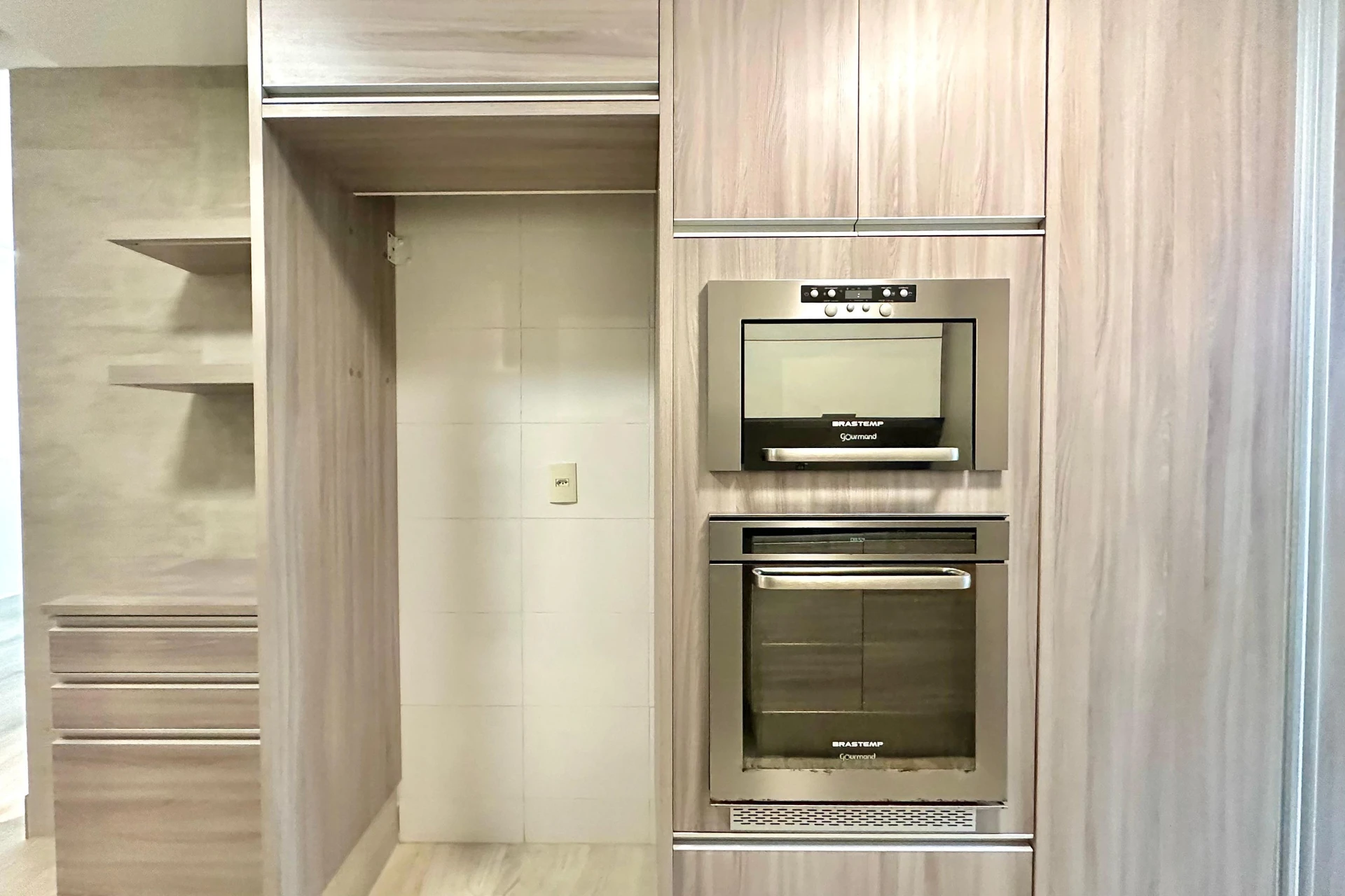 Unfurnished apartment with 2 suites and a balcony — photo 33