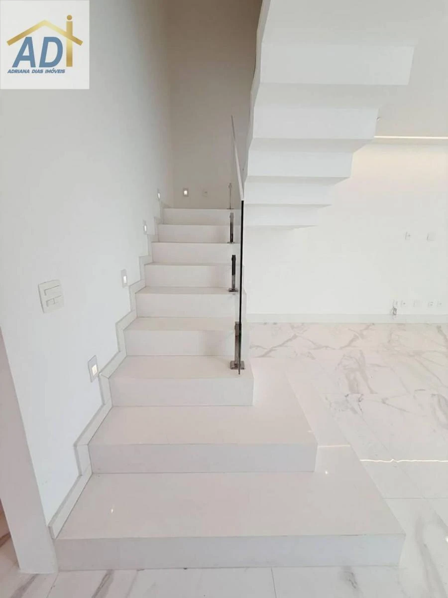 Floor-to-ceiling windows in a 6-bedroom house, 300 m² — photo 38