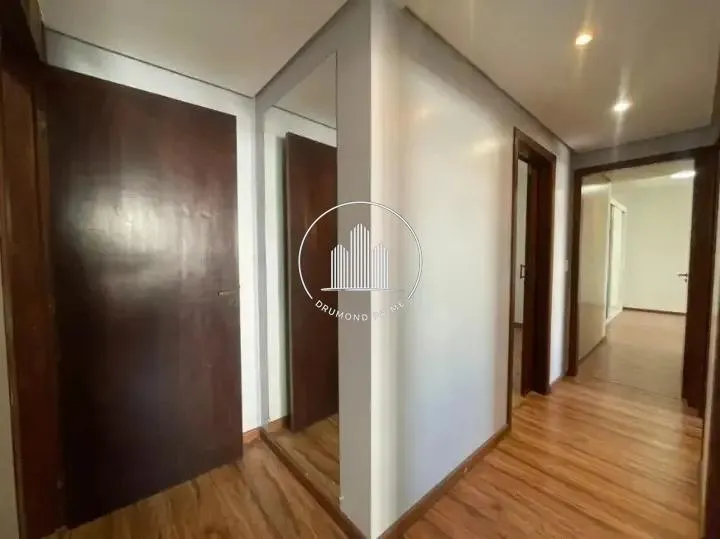 4-bedroom apartment in a building with a pool — photo 24