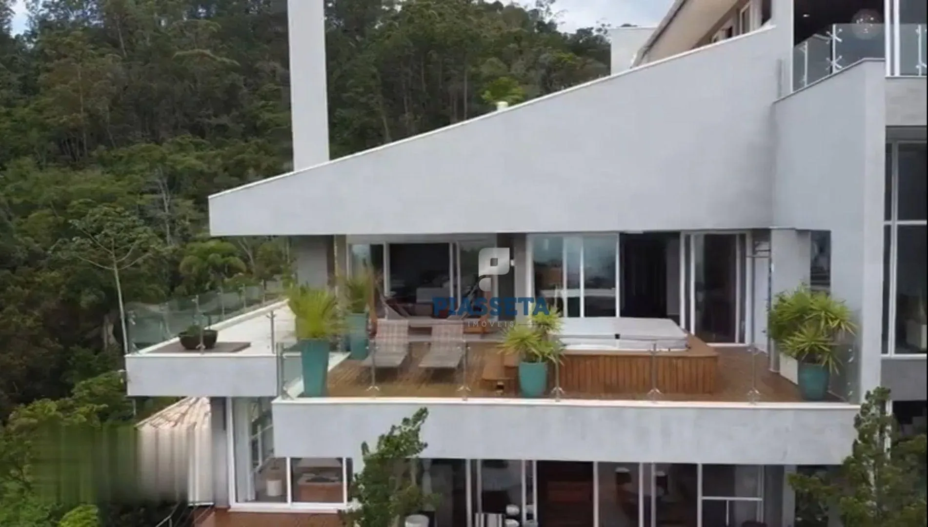 House with 4 en-suite bedrooms, 8 baths and 1800 m² — photo 2
