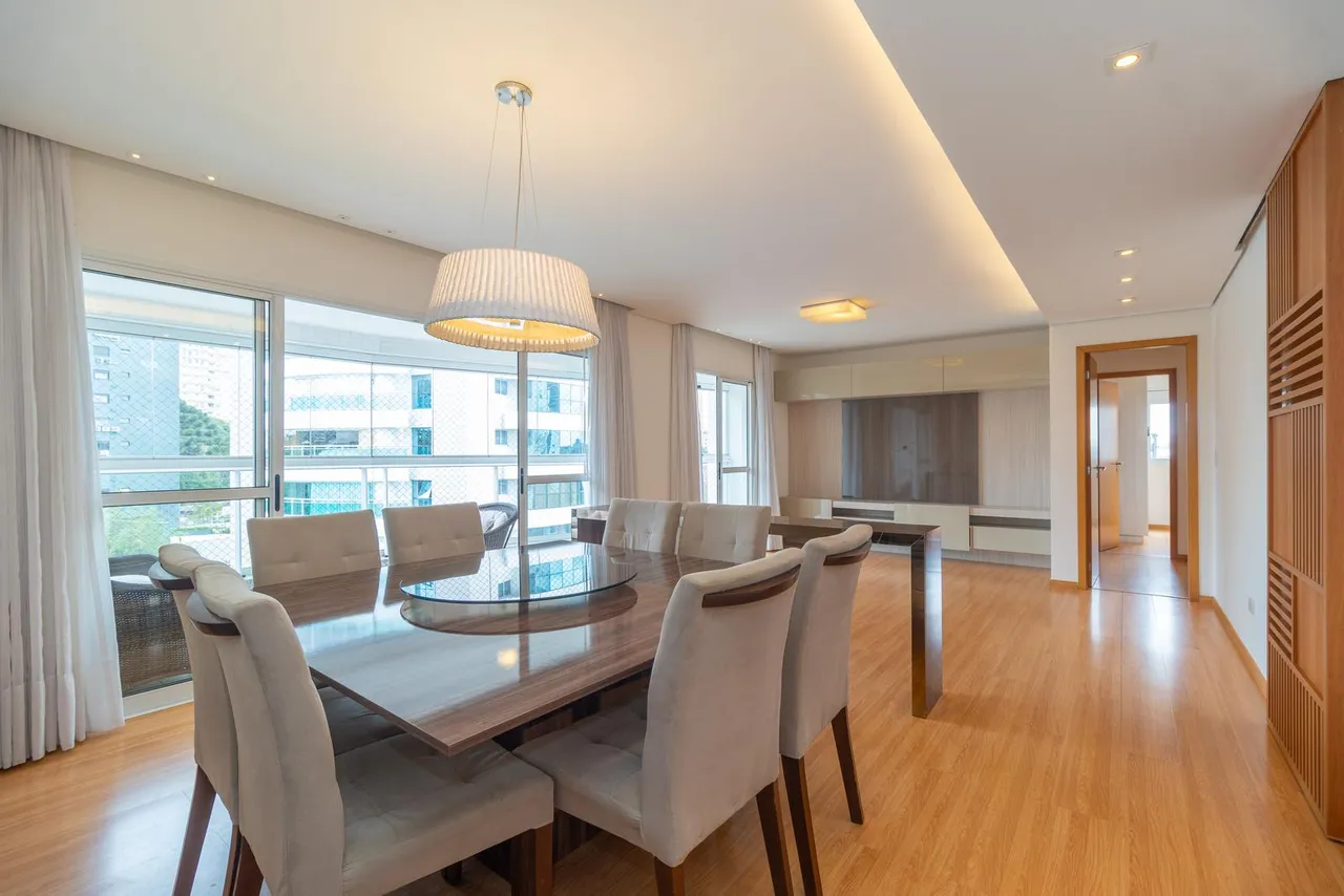 Unfurnished 3-bedroom apartment with glass balcony — photo 8