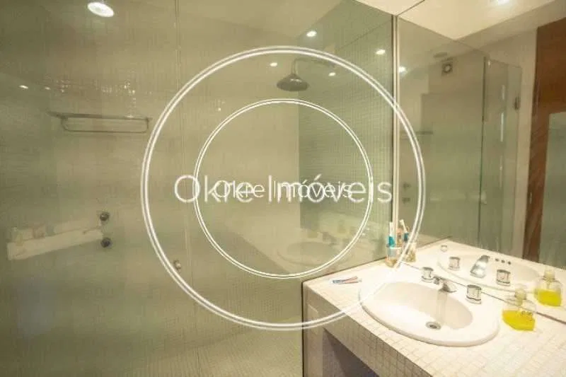 Furnished 644 m² house with 4 bedrooms and 7 bathrooms — photo 15