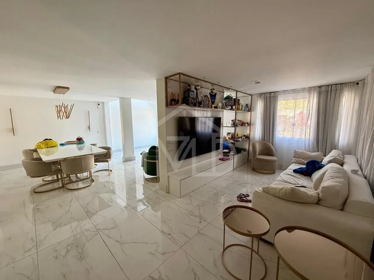 House with 3 suites, pool, 300 m² and 2 parking spots — photo 40