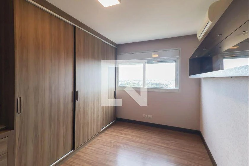 266 m² apartment with a bathtub and a walk-in closet — photo 3