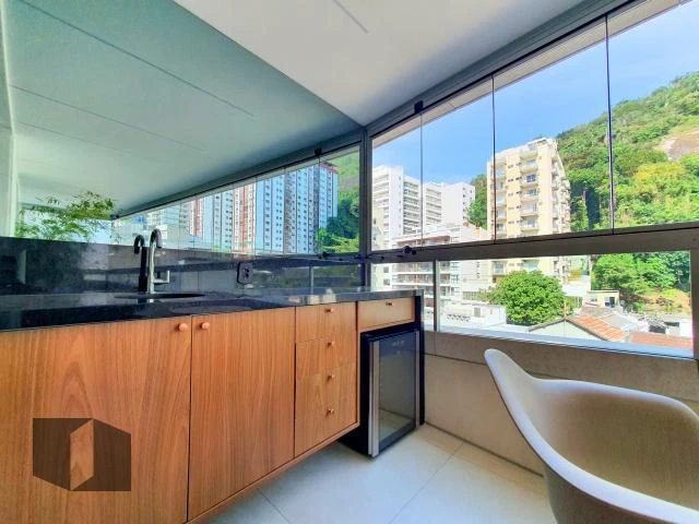 4 quartos e janelas do piso ao teto: apartamento de 110 m²
