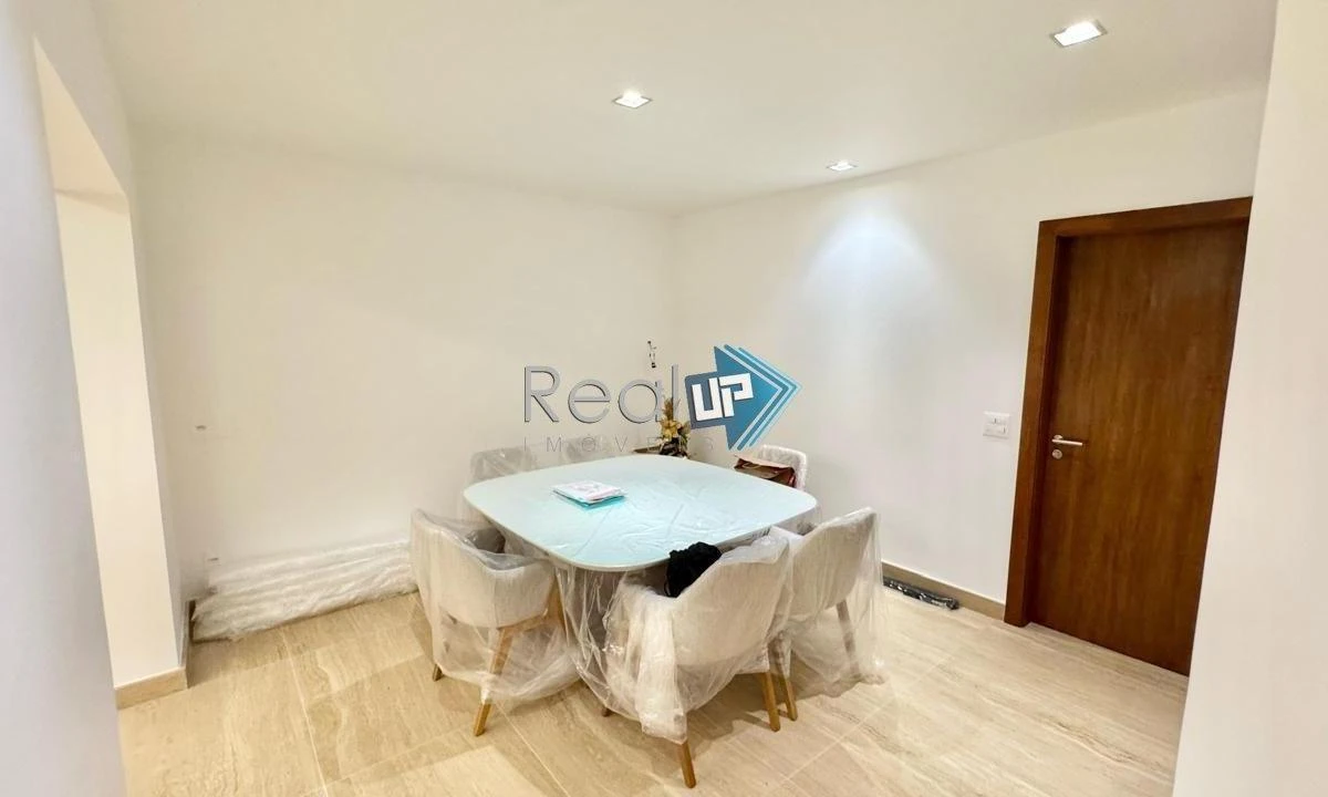 Квартира 212 м²: 3 спальни и 3 ванные комнаты — photo 16