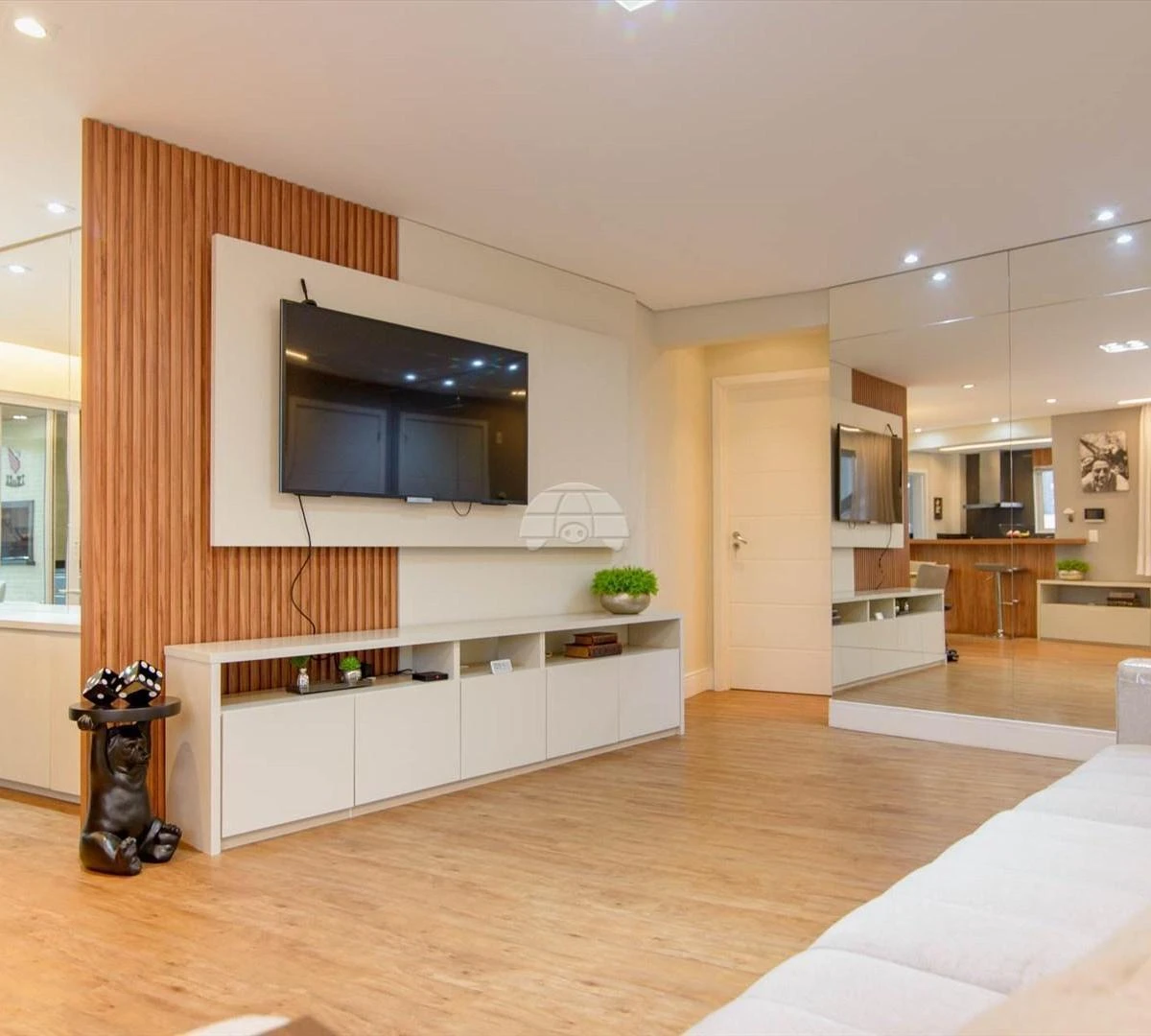 Furnished 3 en-suite apartment with open-plan kitchen — photo 12